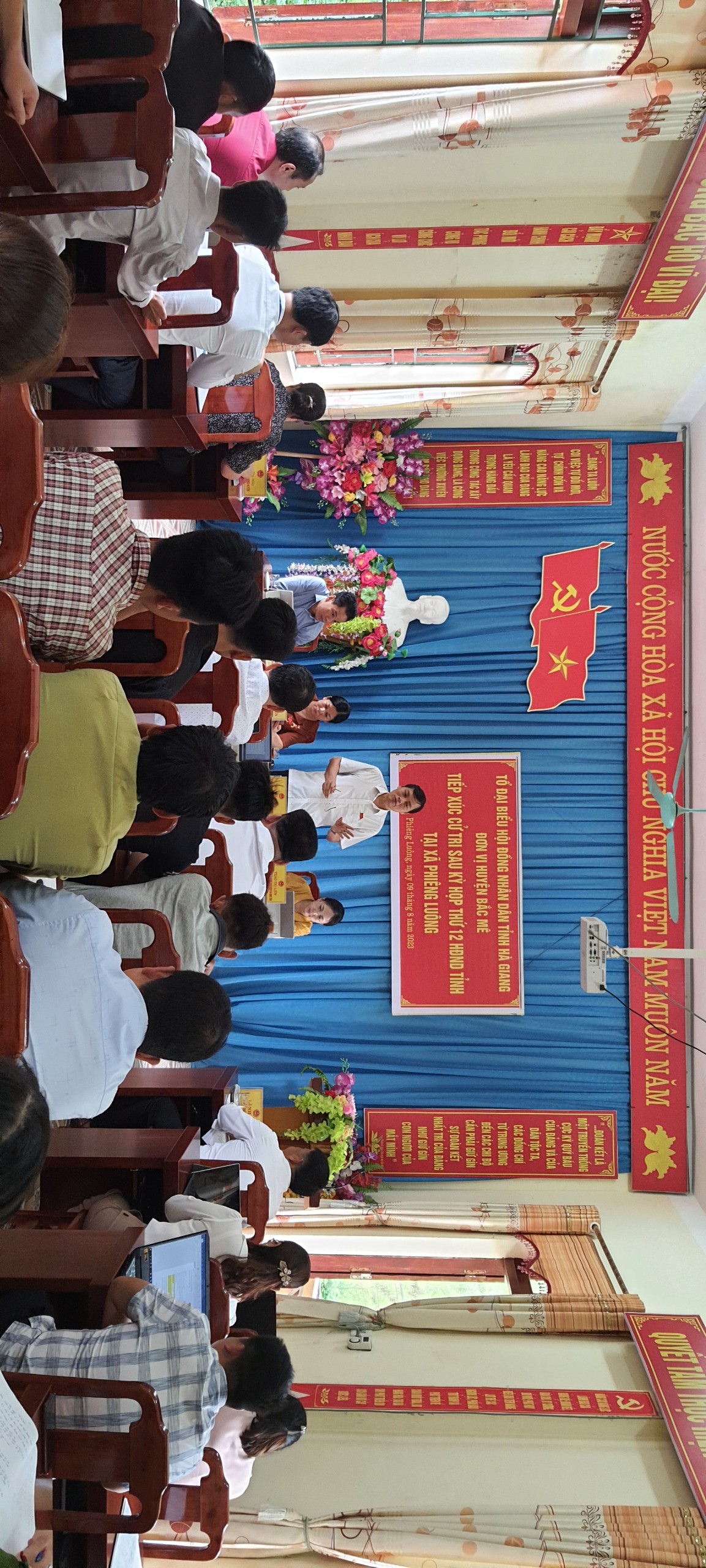 Tổ đại biểu Hội đồng nhân dân tỉnh tiếp xúc cử tri xã Phiêng luông