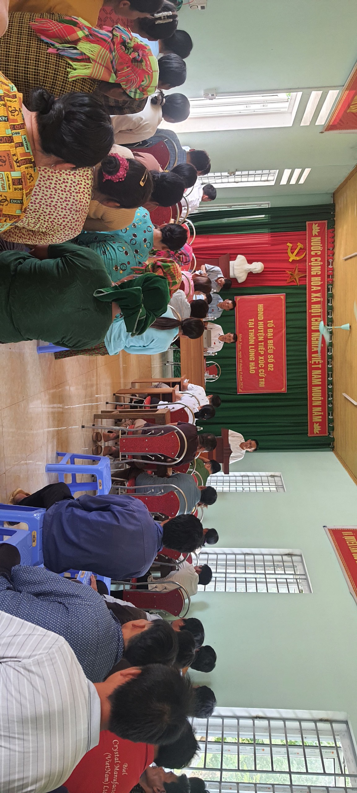 Tổ đại biểu số 2 HĐND huyện tiếp xúc cử tri thôn Lùng Hảo xã Minh Ngọc