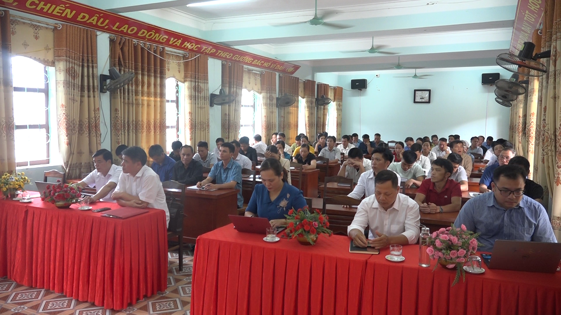 Khai giảng lớp bồi dưỡng lý luận chính trị và nghiệp vụ cho cán bộ Mặt trận Tổ quốc Việt Nam ở cơ sở