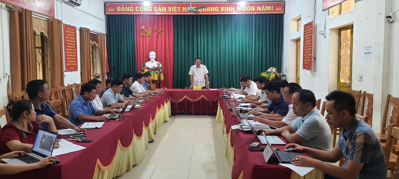 Phó Chủ tịch UBND huyện Ma Văn Tỏe kiểm tra 3 chương trình mục tiêu Quốc gia tại thị trấn Yên Phú