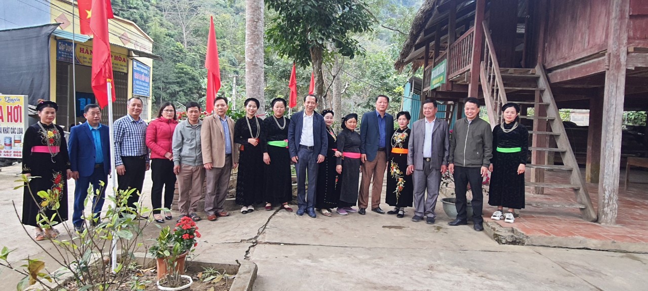 Phó Chủ tịch UBND tỉnh Trần Đức Quý thăm làng Văn hóa Du lịch cộng đồng thôn Bản Lạn thị trấn Yên Phú huyện Bắc Mê
