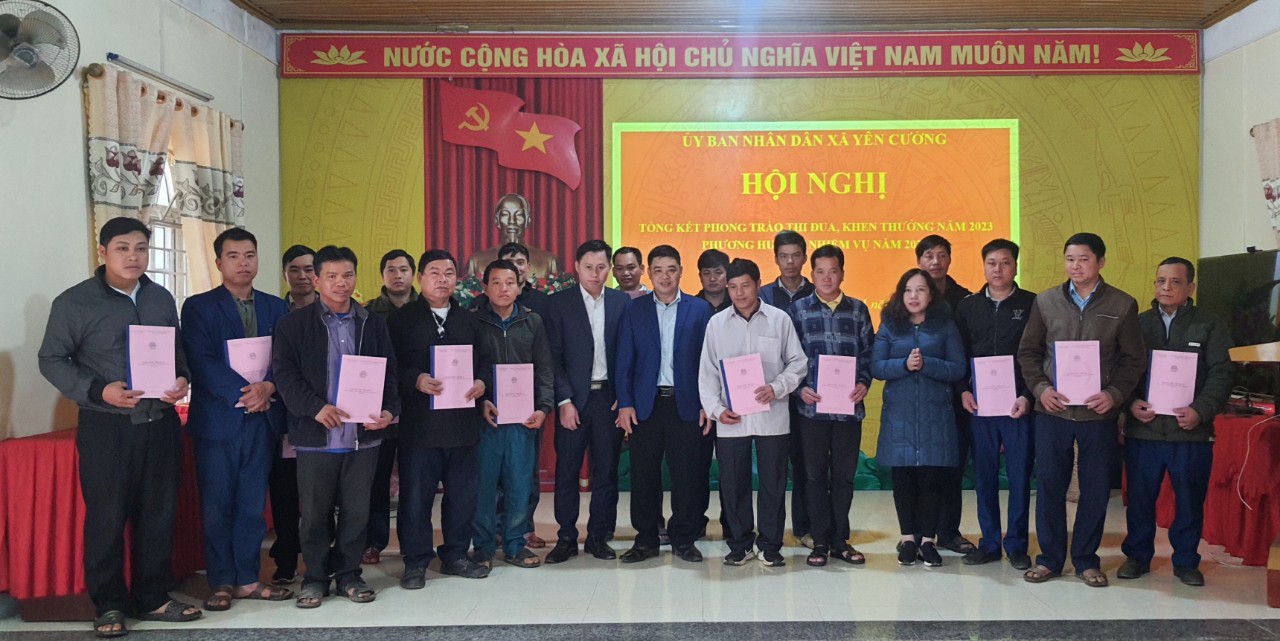 Chủ tịch UBND huyện Trần Mạnh Tuyên dự hội nghị  tổng kết phong trào thi đua xã Yên Cường
