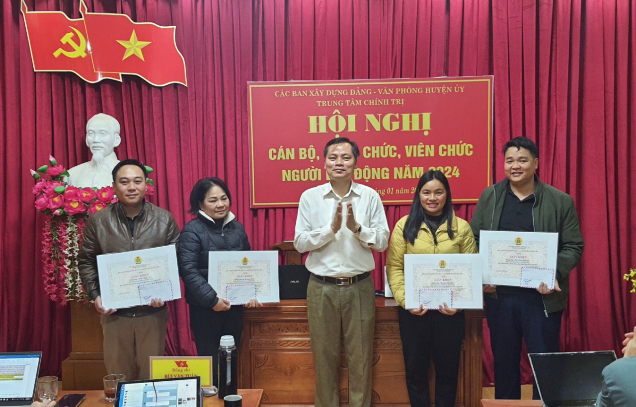 Bí thư Huyện ủy Bắc Mê Bùi Văn Tuân dự Hội nghị CBCC người lao động cơ quan Huyện ủy