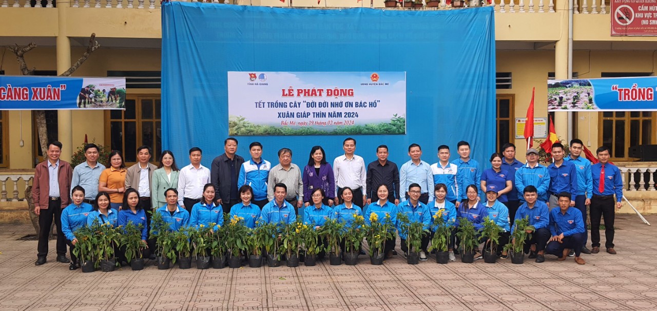 Phó Chủ tịch Thường trực HĐND tỉnh Chúng Thị Chiên tham gia Tết trồng cây tại huyện Bắc Mê
