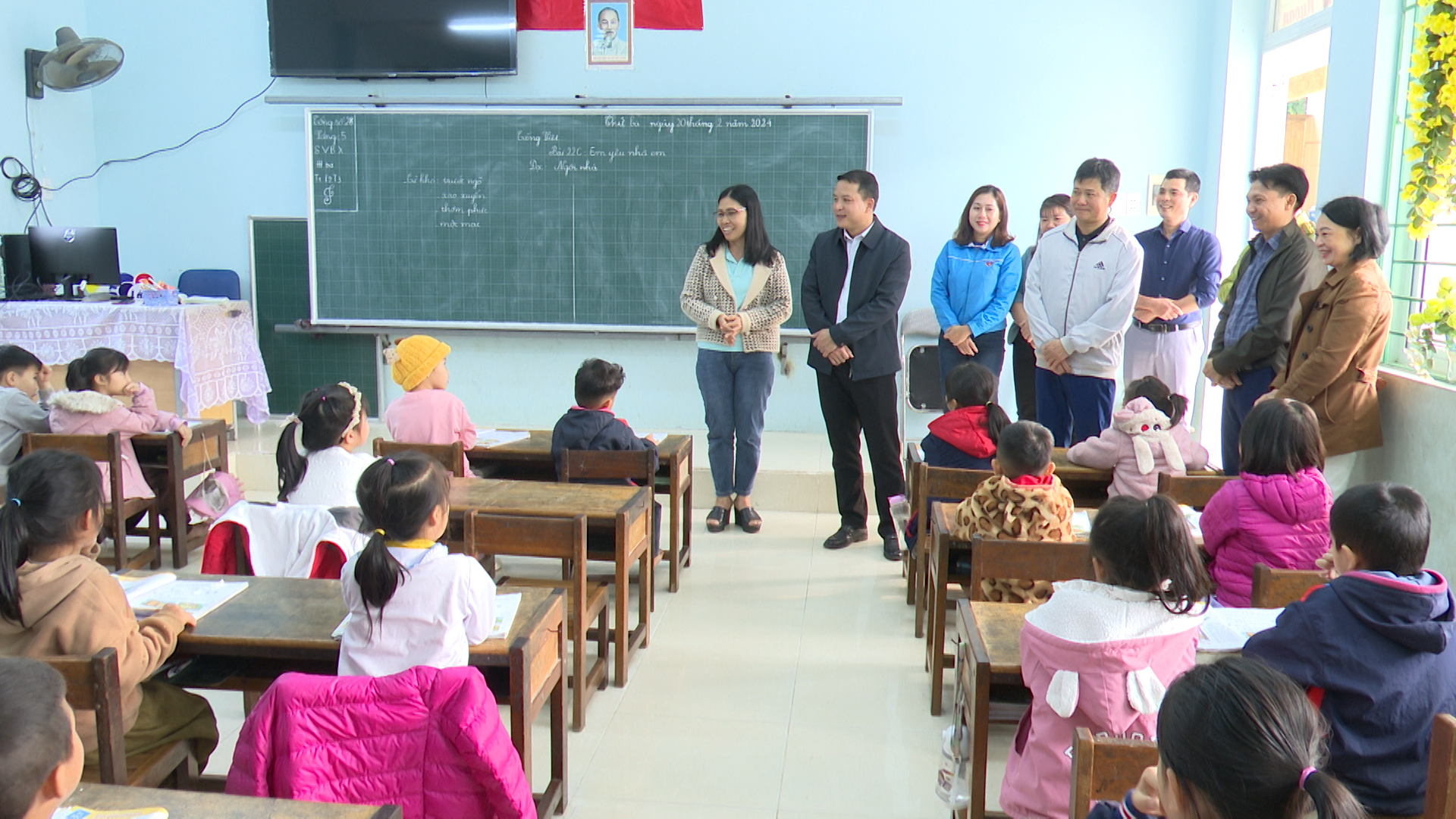 Phó Bí thư Thường trực huyện ủy Thèn Văn Quân kiểm tra công tác giáo dục sau tết tại xã Minh Sơn
