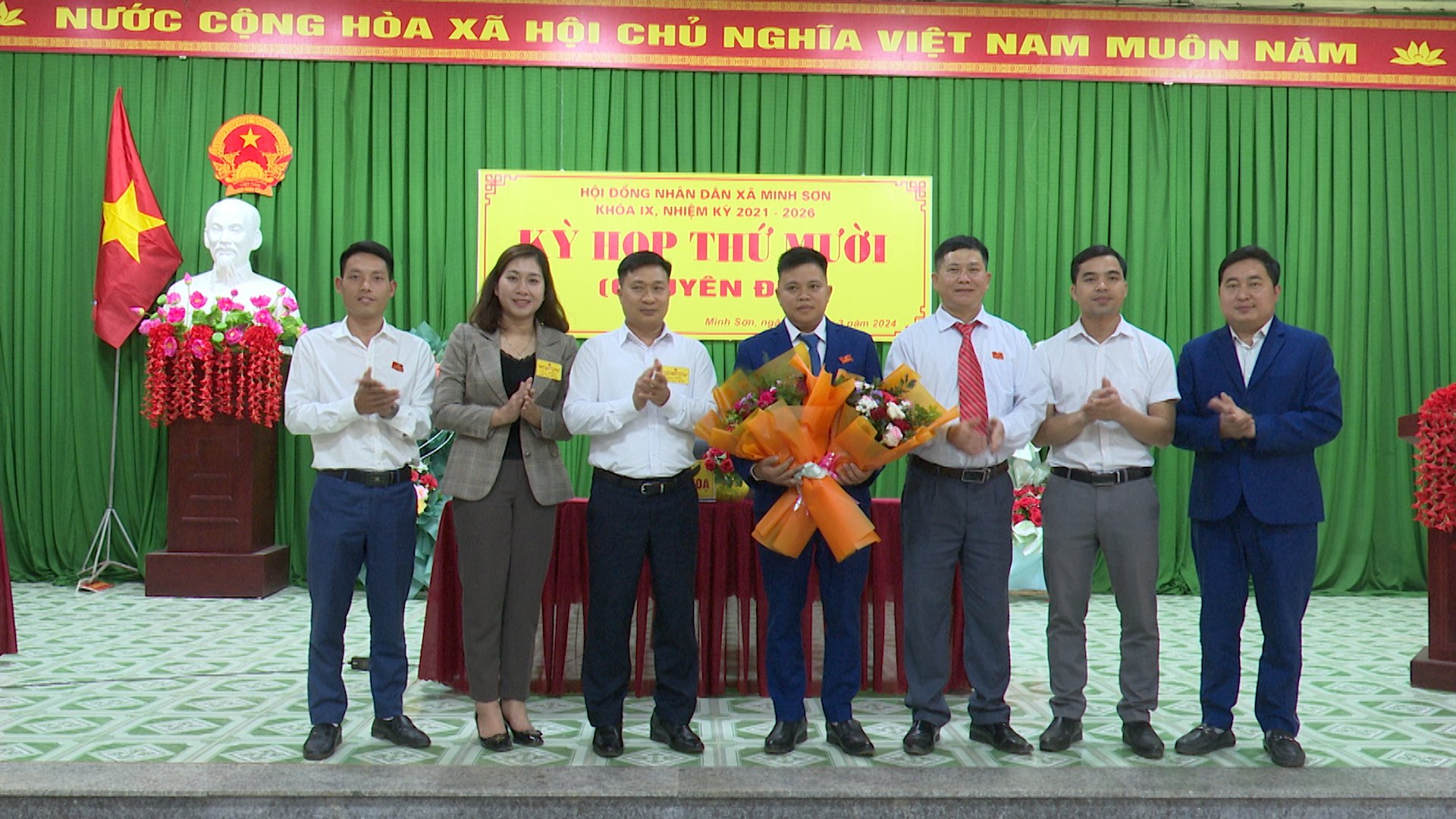 Phó Chủ tịch HĐND huyện Nông Văn Tuyến dự kỳ họp chuyên đề HĐND xã Minh Sơn