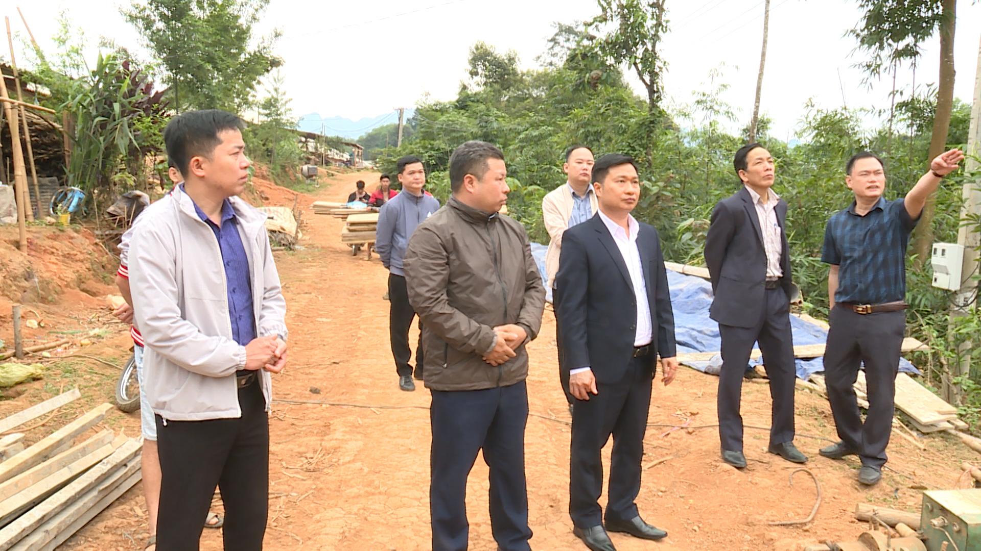Phó Chủ tịch HĐND huyện kiểm tra tiến độ triển khai dự án ổn định dân cư tại xã Giáp Trung