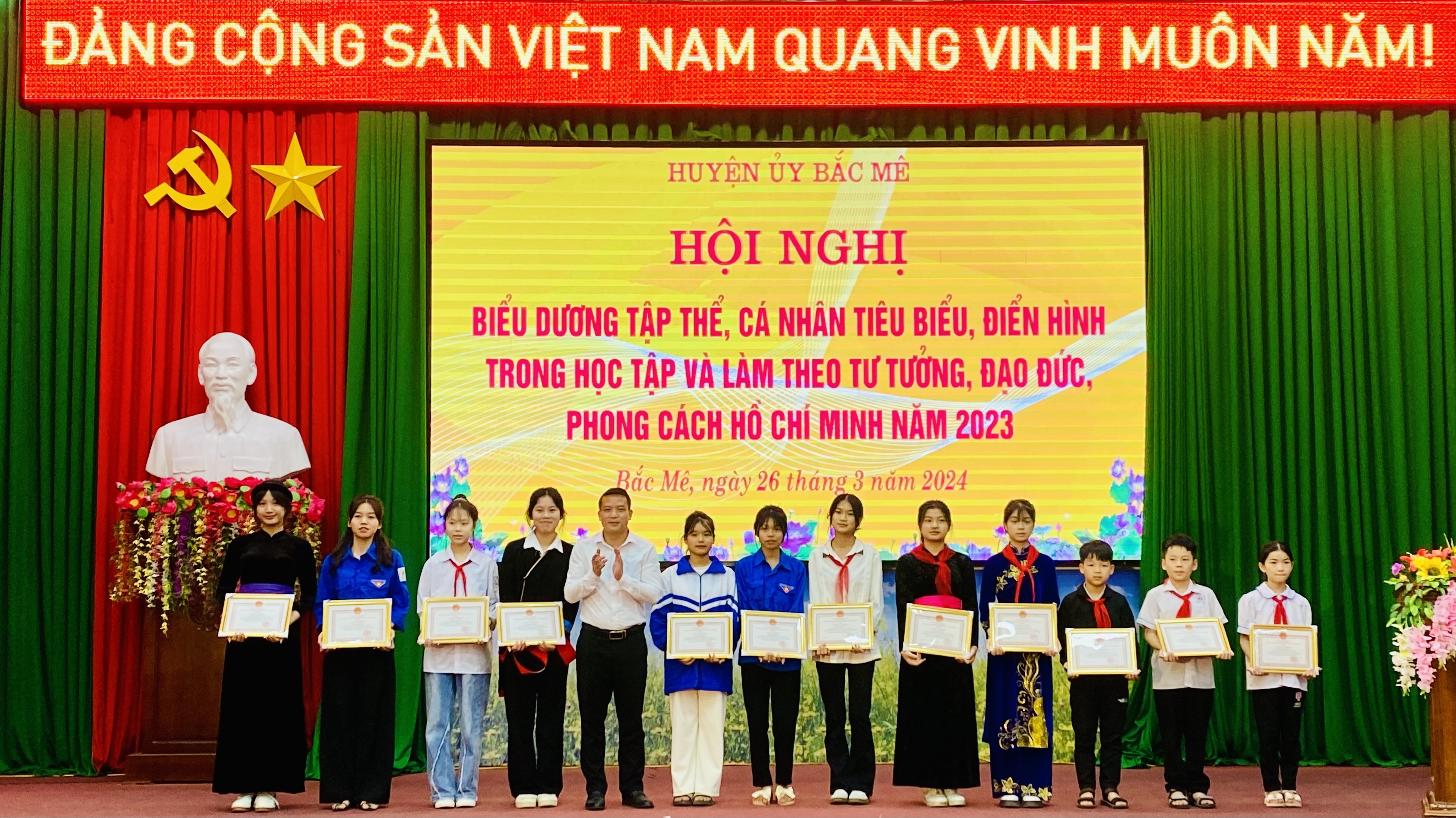 Bắc Mê: Biểu dương, khen thưởng các tập thể, cá nhân tiêu biểu, điển hình trong học tập và làm theo tư tưởng, đạo đức, phong cách Hồ Chí Minh năm 2023