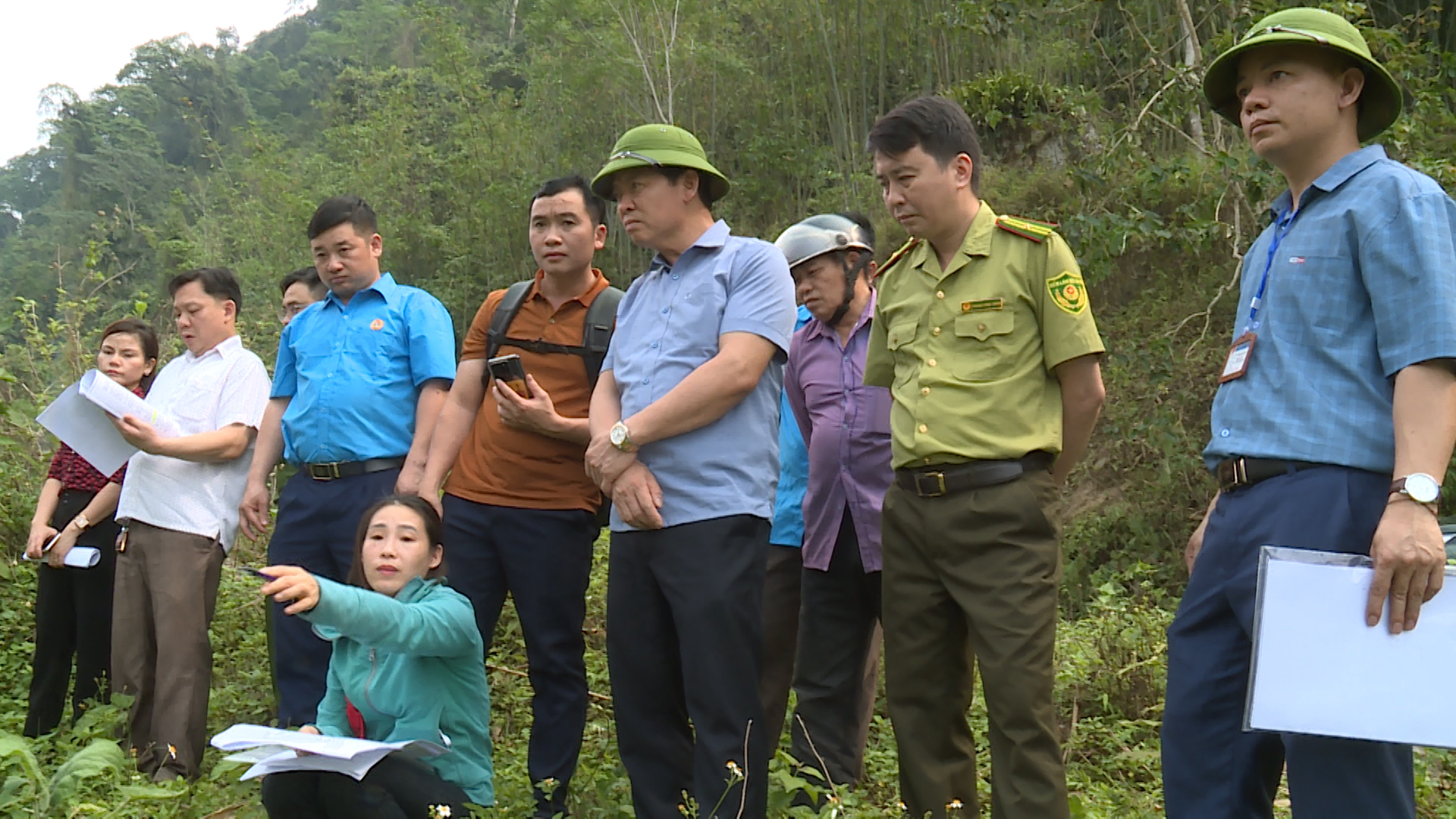 Chủ tịch UBND huyện Trần Mạnh Tuyên khảo sát điểm du lịch tại xã Minh Ngọc