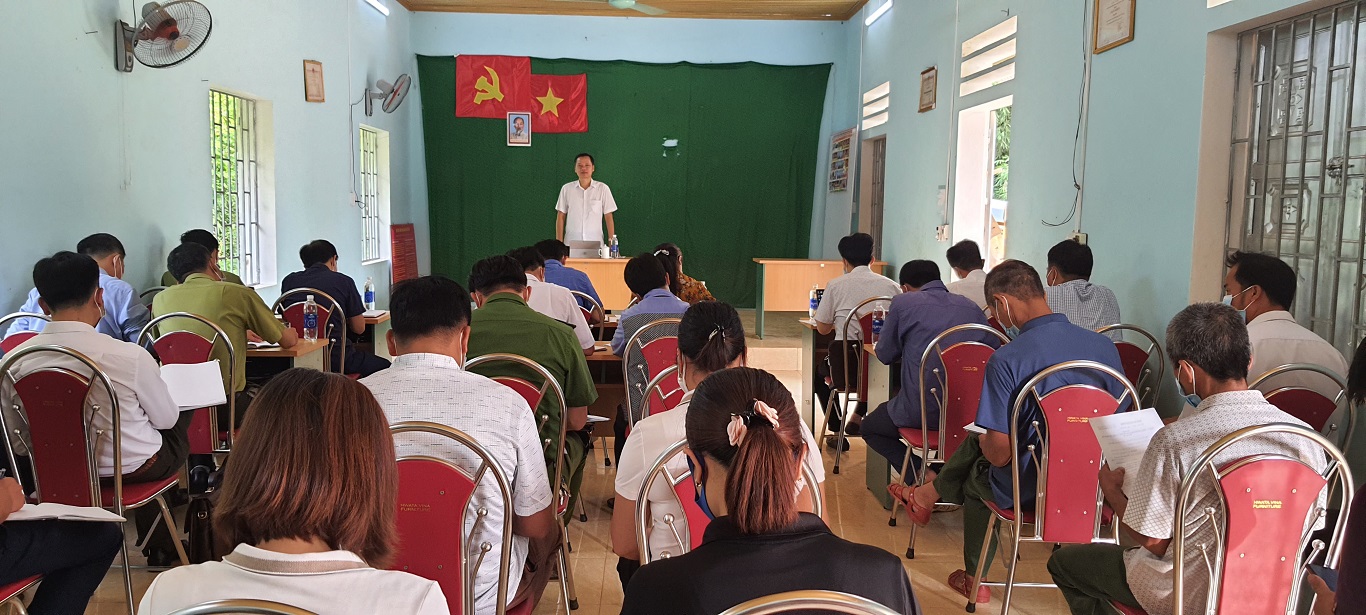 Bí thư Huyện ủy Bùi Văn Tuân làm việc với các thôn Lùng Càng, Lùng Hảo, Khâu Lừa xã Minh Ngọc