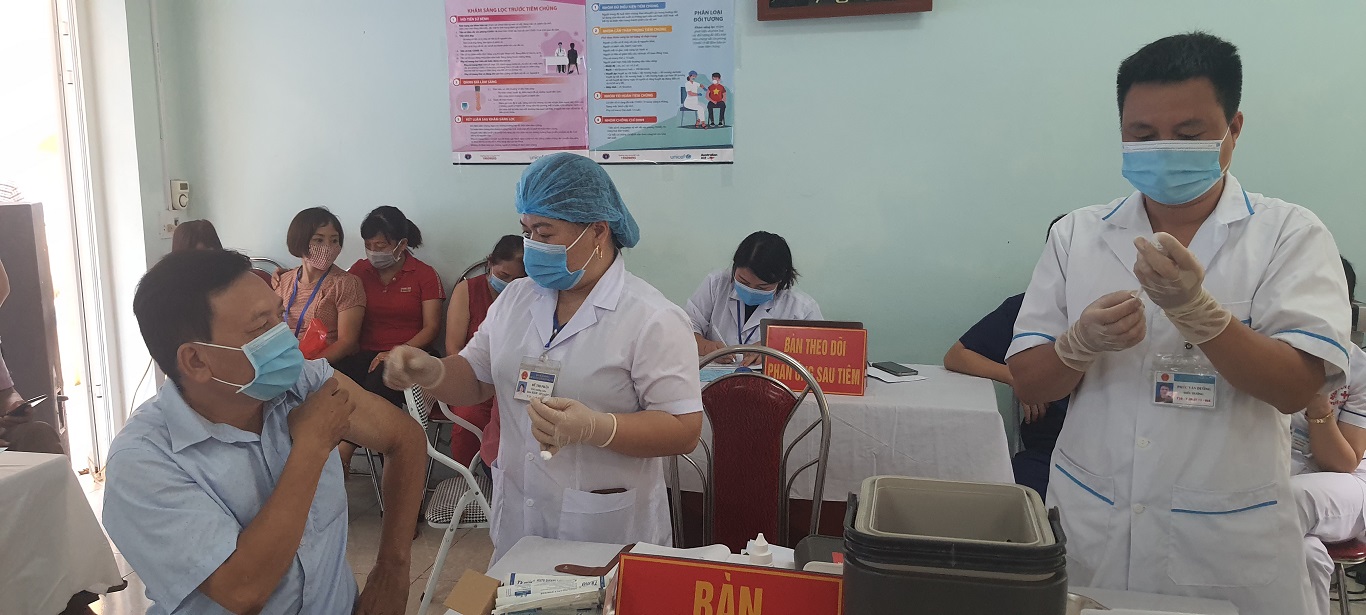 Trung tâm y tế huyện Bắc Mê triển khai tiêm phòng chống dịch Covid 19 đợt 7