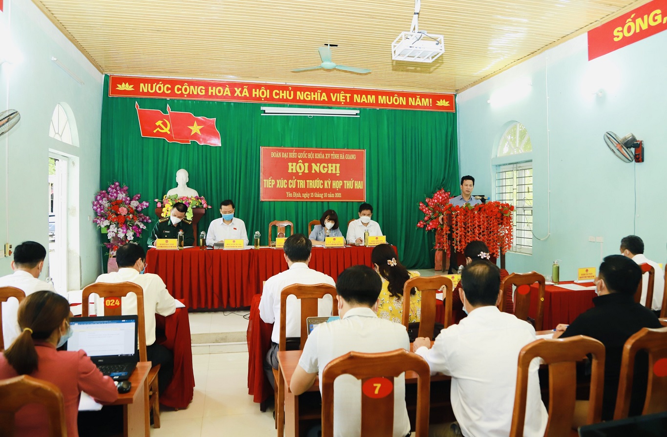 Đại biểu Quốc hội tỉnh Hà Giang tiếp xúc cử tri xã Yên Định, huyện Bắc Mê