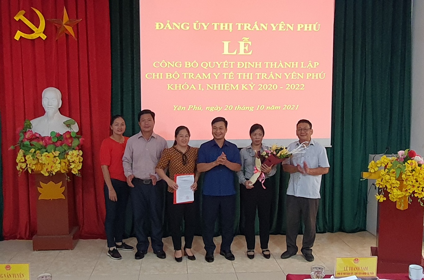 Công bố Quyết định thành lập Chi bộ Trạm Y tế Thị trấn Yên Phú