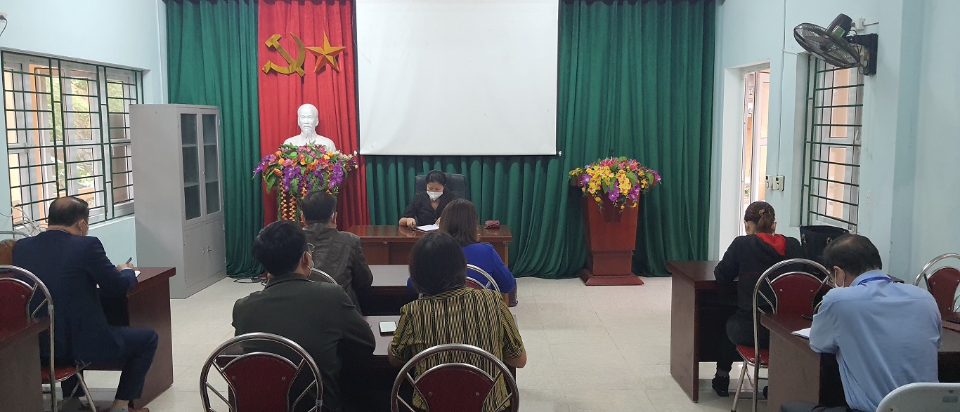 Chủ tịch UBND huyện Củng Thị Mẩy làm việc với Trung tâm y tế huyện