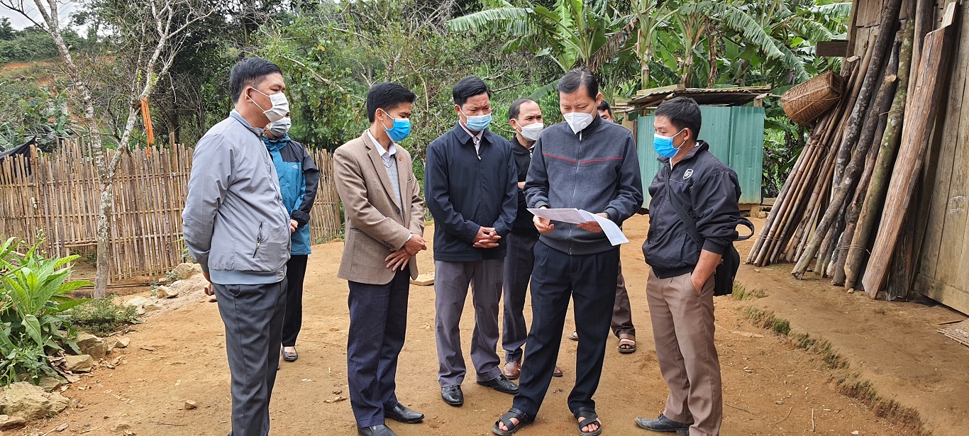 Tổ đại biểu số 5 HĐND huyện giám sát tại thị trấn Yên Phú