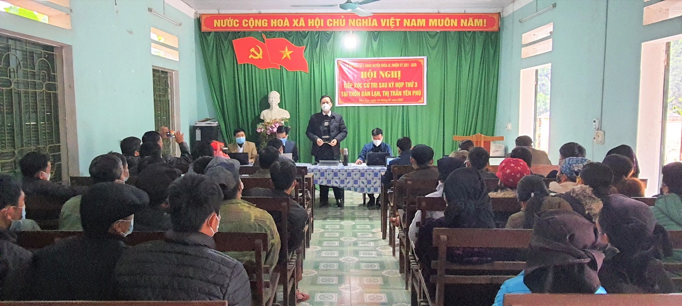 Bí thư Huyện ủy Bùi Văn Tuân tiếp xúc cử tri thôn Bản Lạn thị trấn Yên Phú