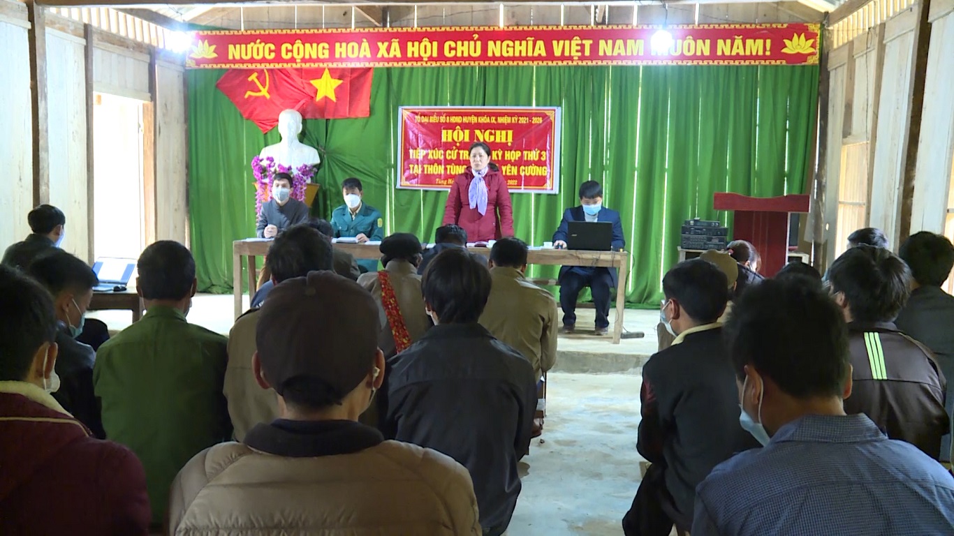 Chủ tịch UBND huyện Củng Thị Mẩy tiếp xúc cử tri tại xã Yên Cường