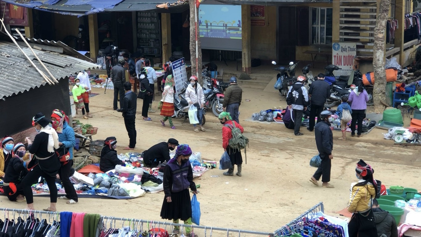 Tổ chức tuyên truyền phổ biến giáo dục pháp luật tại chợ phiên xã Yên Cường