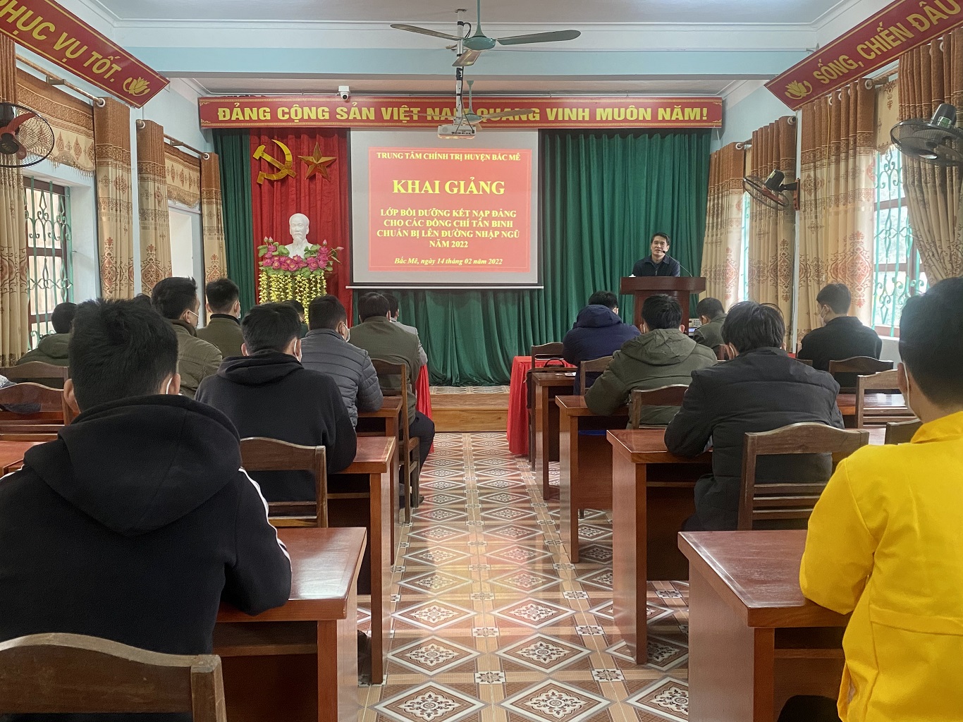 Khai giảng lớp Bồi dưỡng kết nạp Đảng dành cho tân binh chuẩn bị lên đường nhập ngũ năm 2022