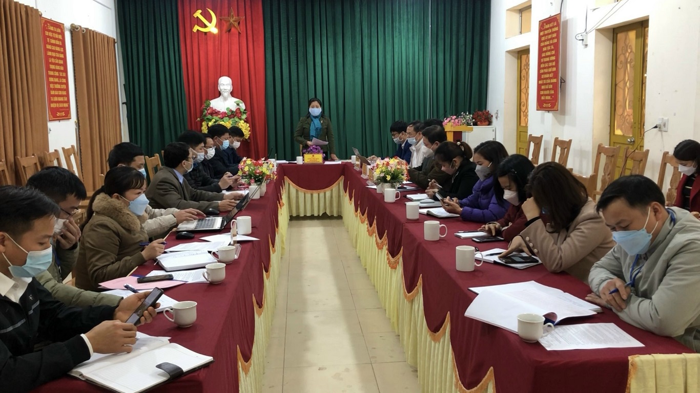 Chủ tịch UBND huyện Củng Thị Mẩy làm việc với thị trấn Yên Phú