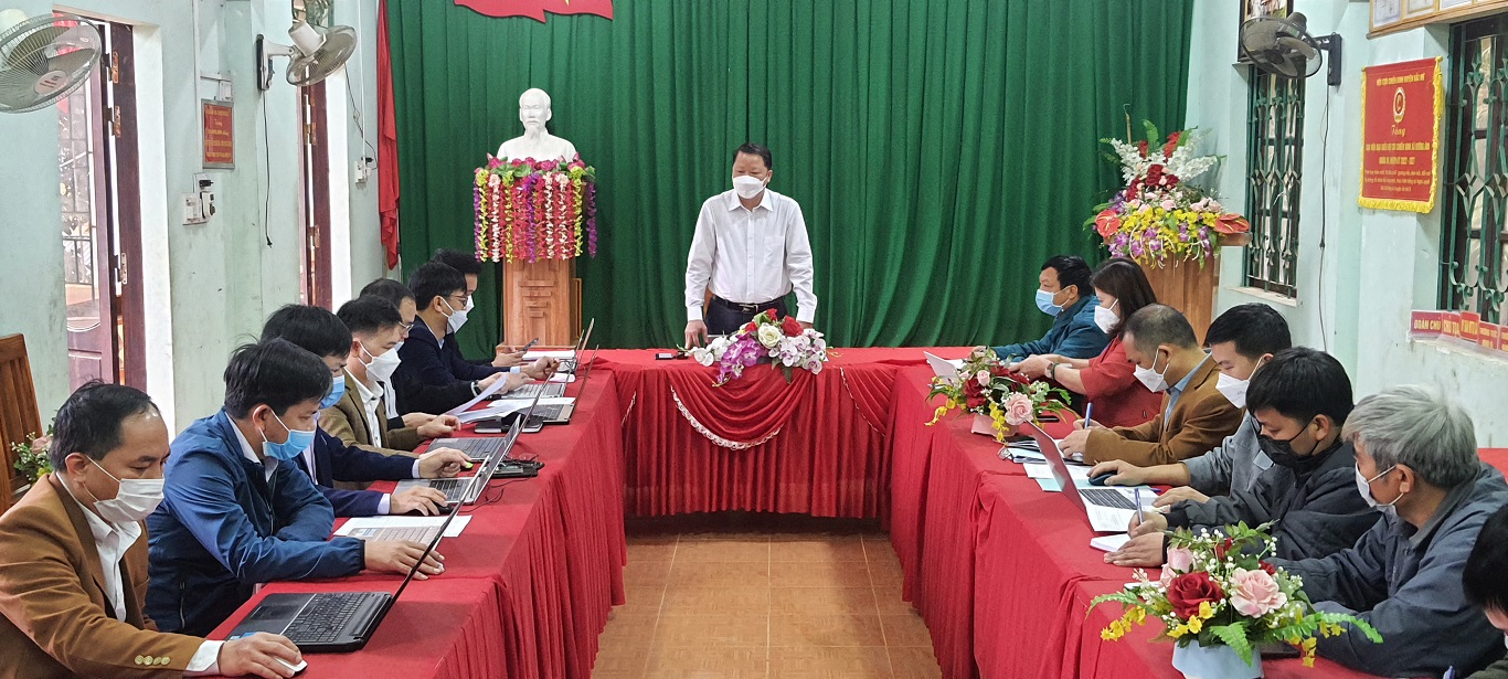 Phó Chủ tịch UBND huyện Ma Văn Tỏe kiểm tra làm việc tại xã Đường Âm