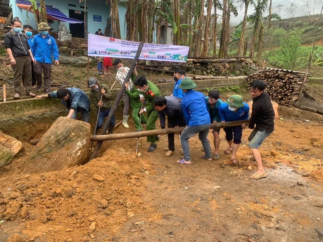 Ra quân ngày cao điểm tình nguyện chung tay xây dựng nông thôn mới tại Minh Sơn