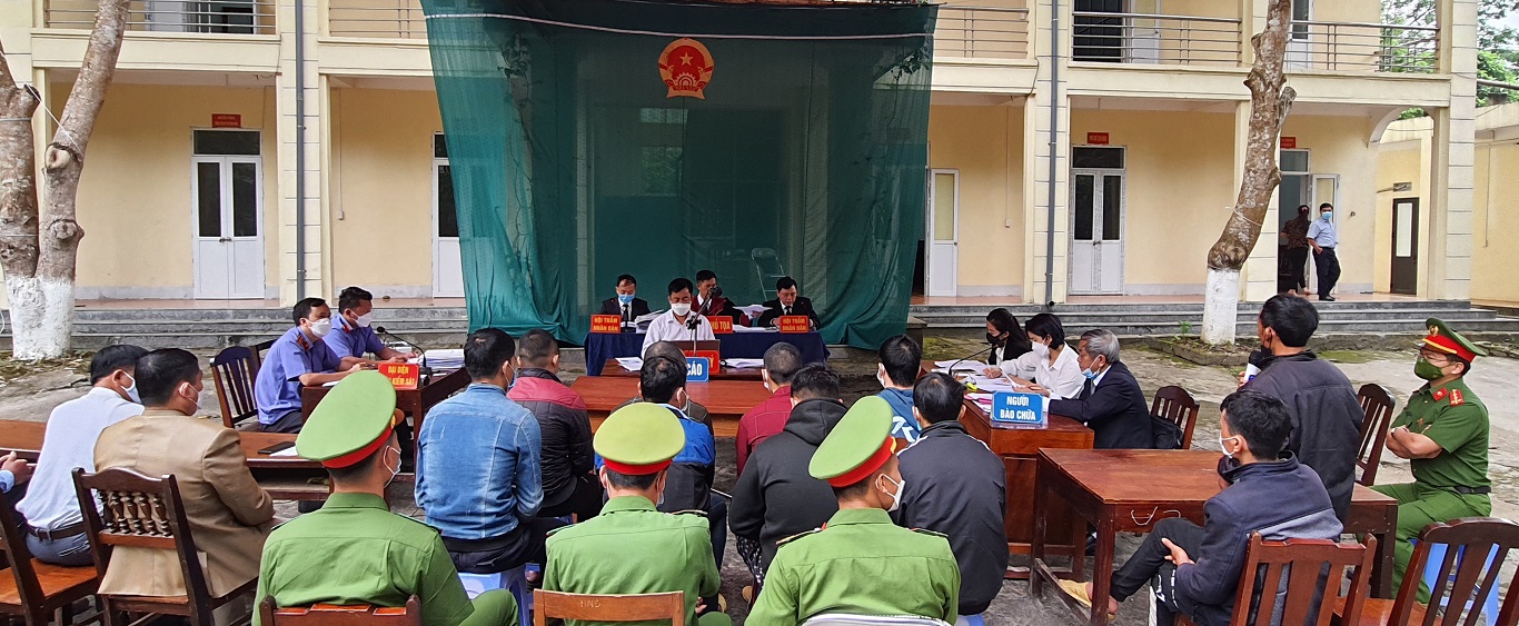 Tòa án nhân dân huyện xét xử vụ án khai thác lâm sản trái pháp luật tại xã Lạc Nông