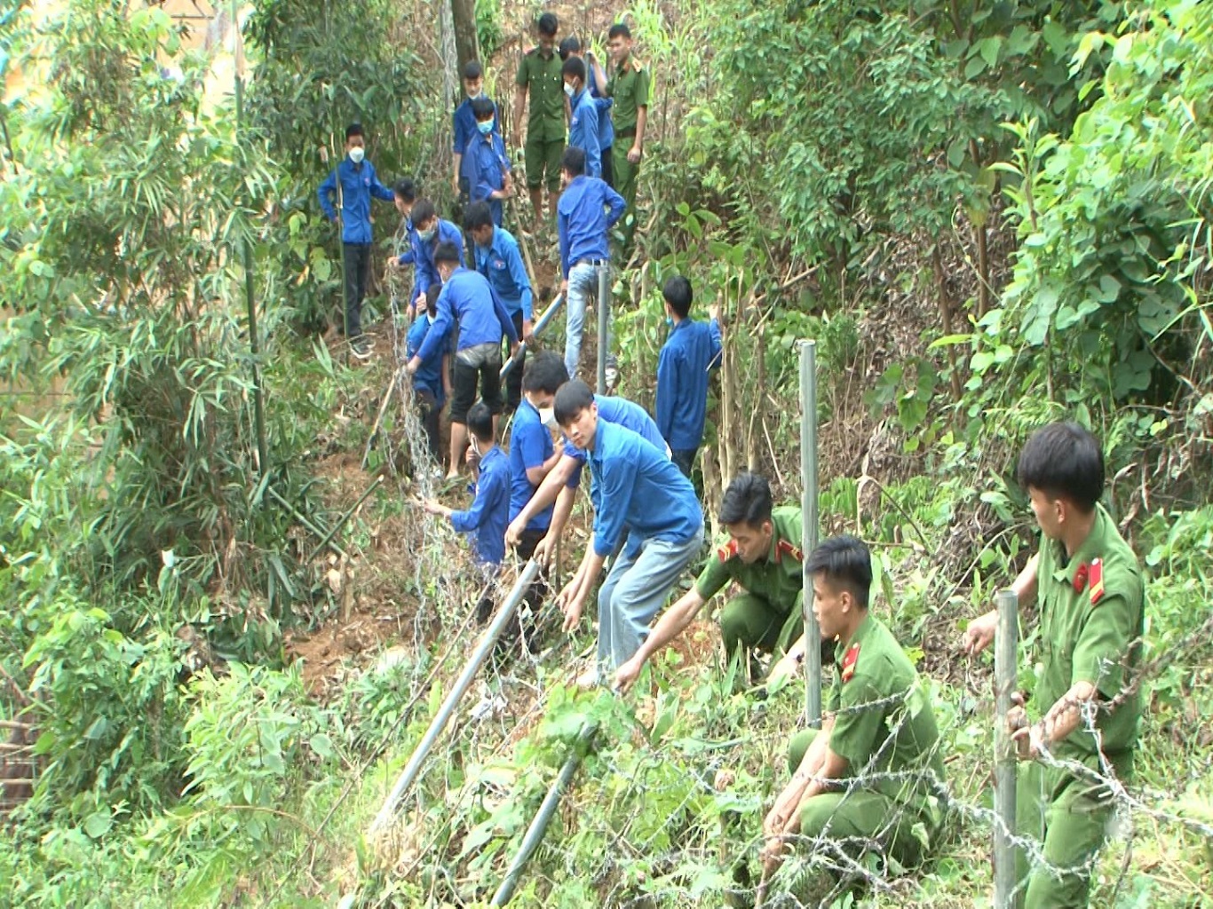 Đoàn thanh niên Công an huyện Bắc Mê ra quân vệ sinh tình nguyện
