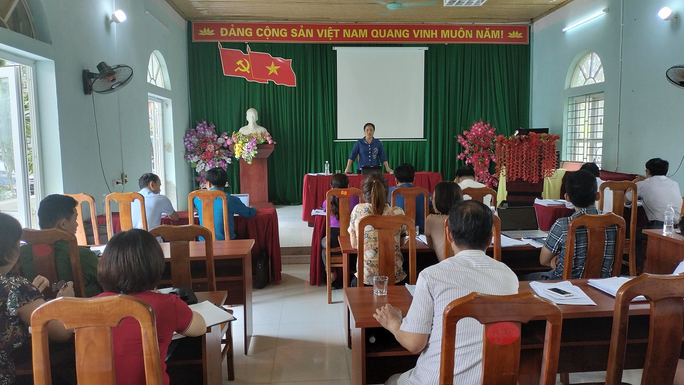 Chủ tịch UBND huyện Củng Thị Mẩy làm việc với xã Yên Định