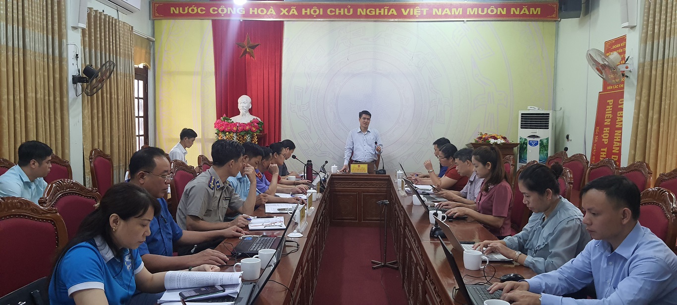Hội đồng nhân dân huyện họp thống nhất nội dung trình tại Kỳ họp thứ Năm