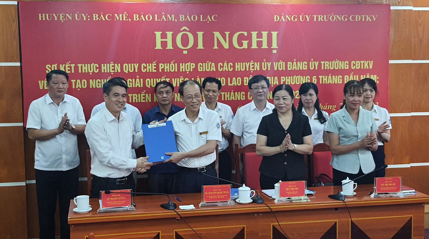 Đoàn công tác huyện Bắc Mê dự hội nghị sơ kết công tác phối hợp tại Quảng Ninh