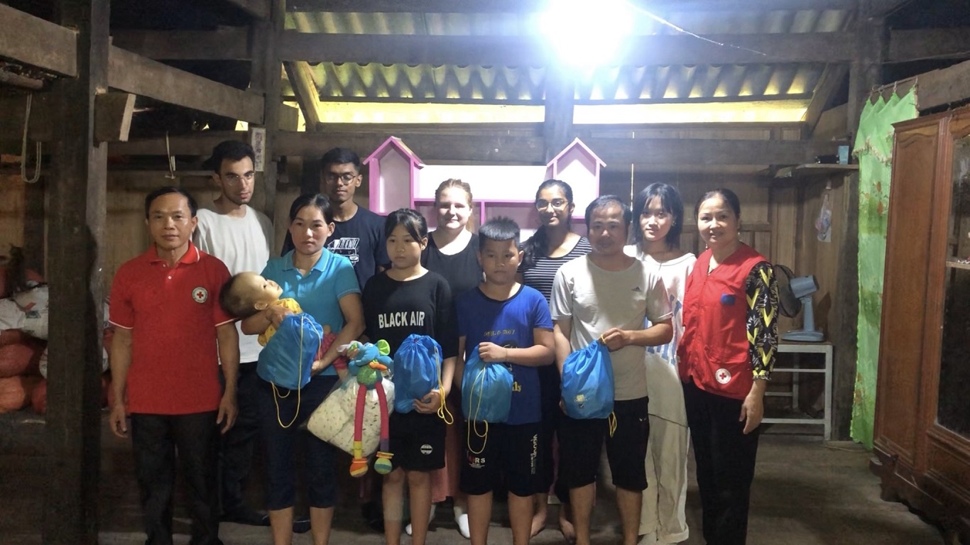 Hội hợp tác vì trẻ em Việt Nam tổ chức thăm khám miễn phí tại xã Minh Ngọc