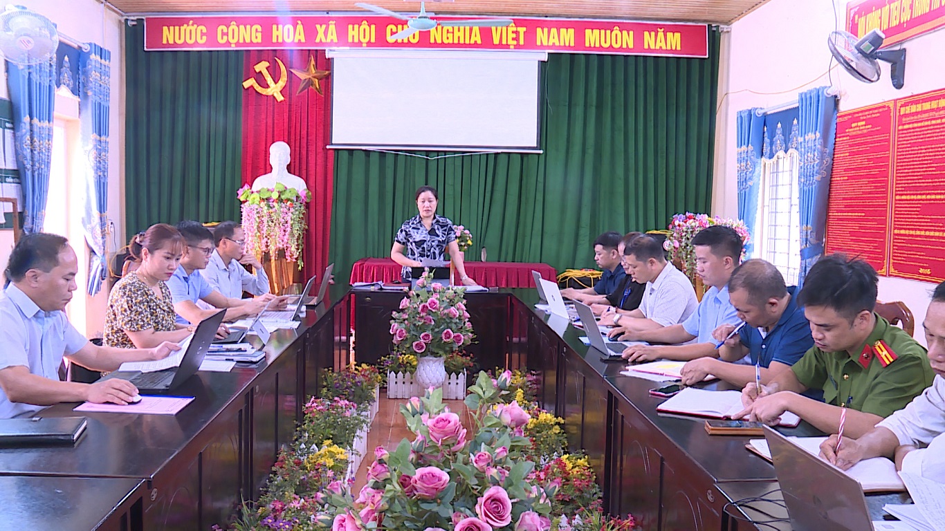 Chủ tịch UBND huyện Củng Thị Mẩy làm việc với xã Đường Âm