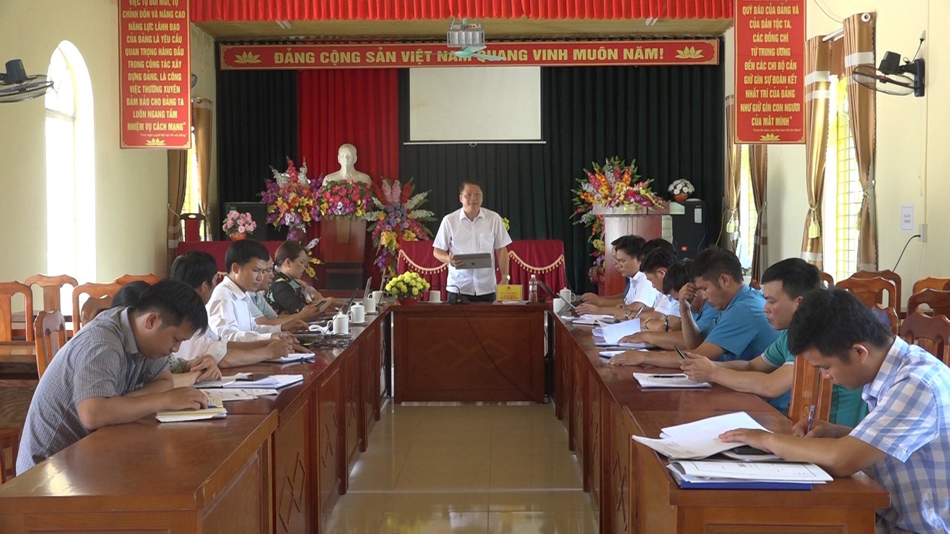 Phó Chủ tịch UBND huyện Ma Văn Tỏe làm việc với xã Thượng Tân