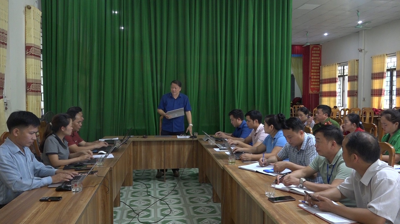 Tổ kiểm tra của UBND huyện Bắc Mê làm việc với xã Minh Sơn