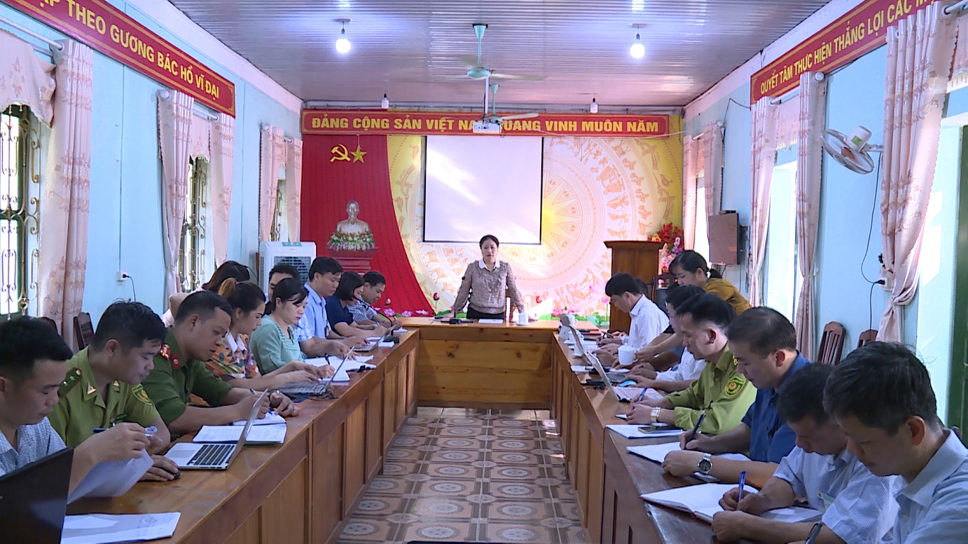 Chủ tịch UBND huyện Củng Thị Mẩy làm việc với xã Lạc Nông