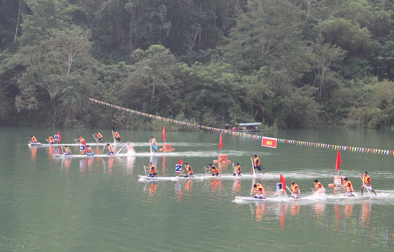 Lễ hội đua mảng trên sông Gâm lần thứ VI huyện Bắc Mê năm 2022