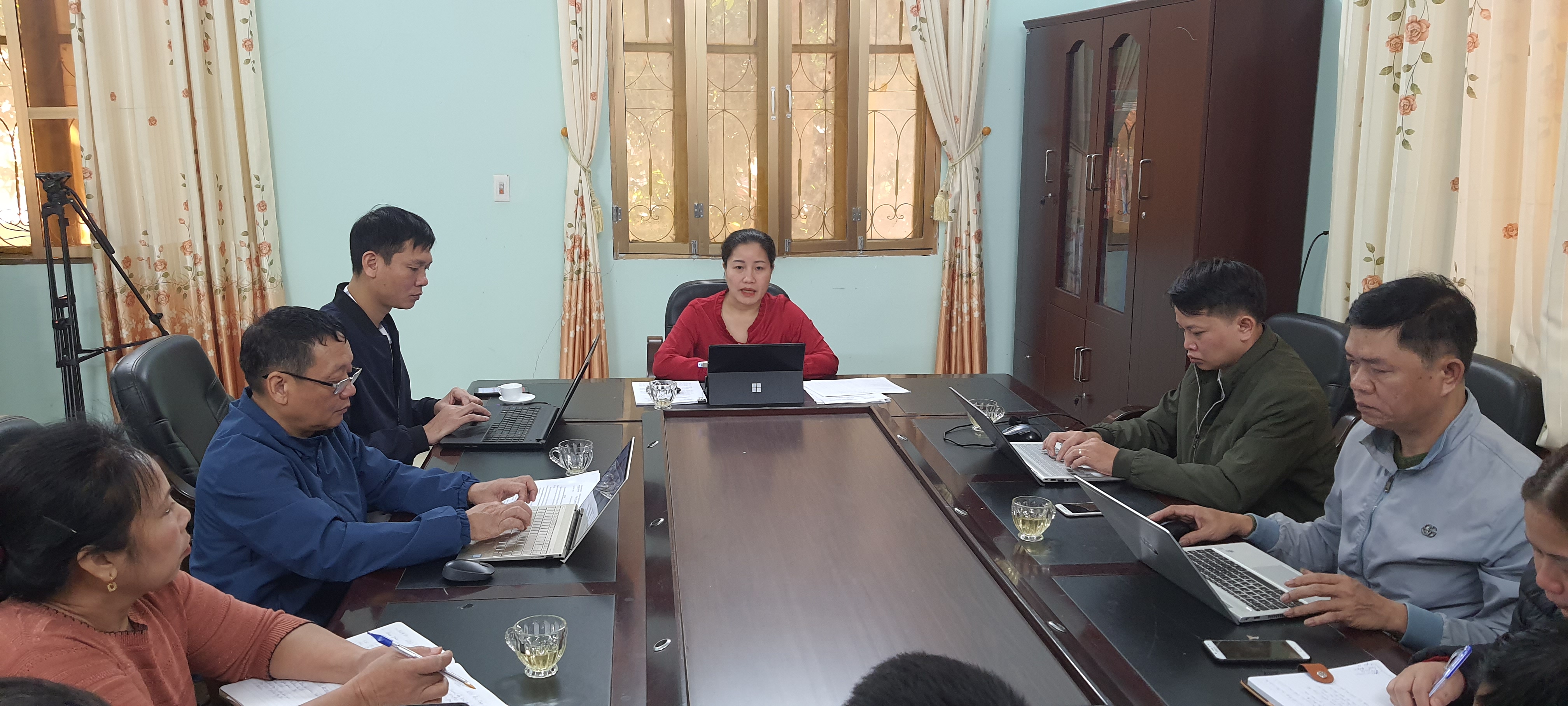 Chủ tịch UBND huyện Củng Thị Mẩy làm việc với thị trấn Yên Phú