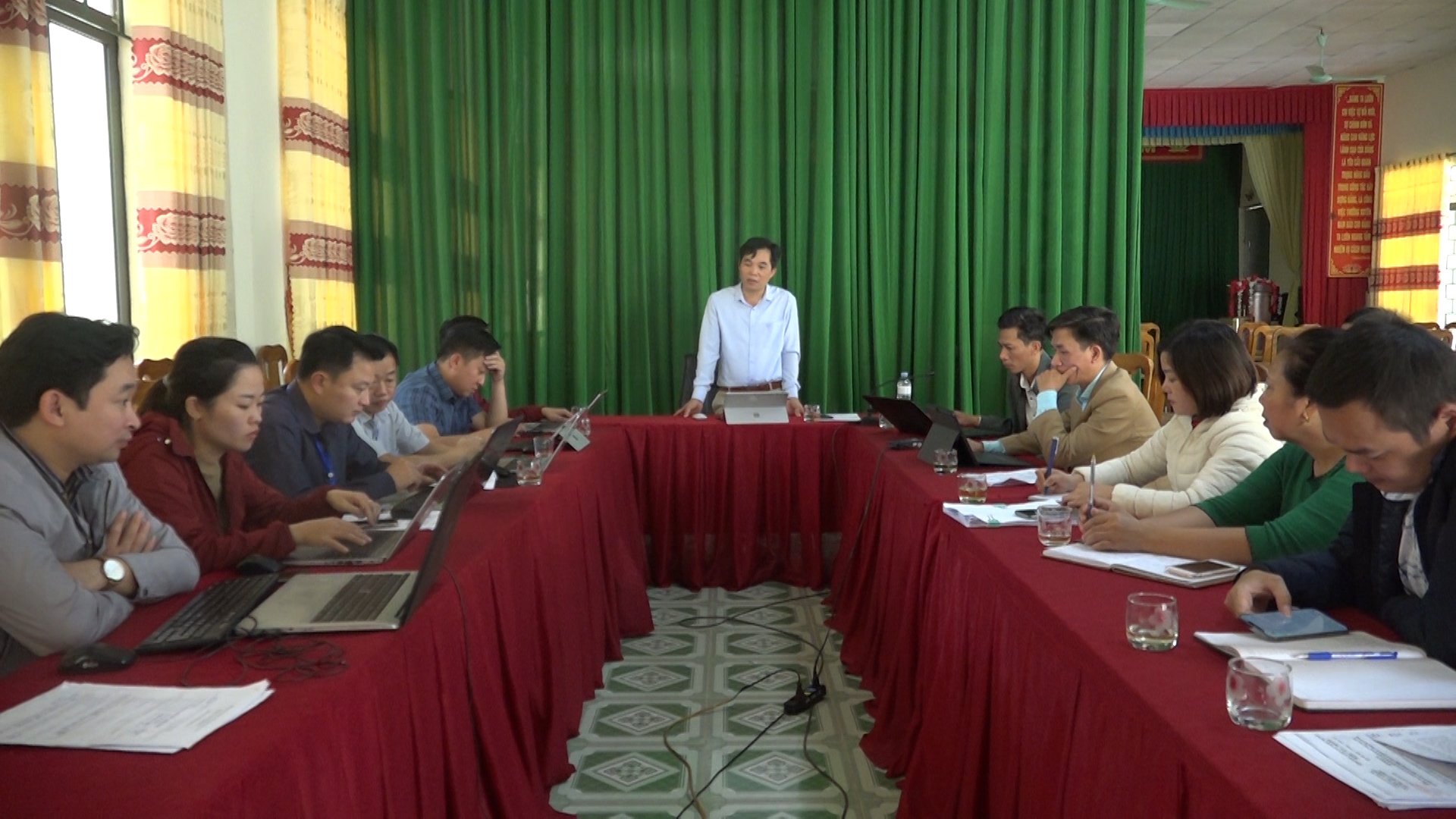 Phó Chủ tịch UBND huyện Lý Hải Vĩnh làm việc tại xã Minh Sơn