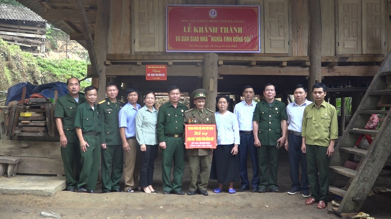Bàn giao nhà “nghĩa tình đồng đội” cho cựu chiến binh Nguyễn Công Nghệ xã Yên Phong
