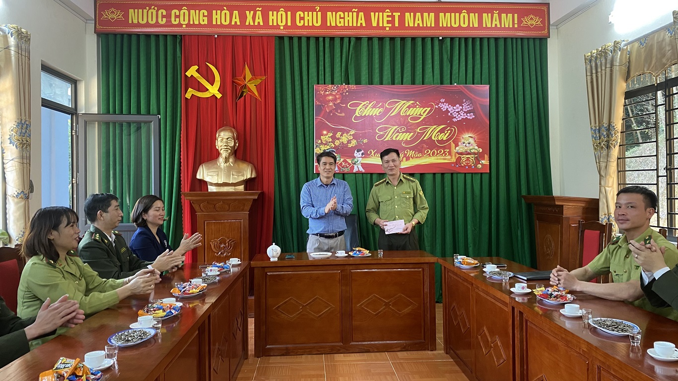 Phó Bí thư Thường trực Huyện ủy Chủ tịch HĐND huyện chúc tết Đảng bộ xã Minh Sơn