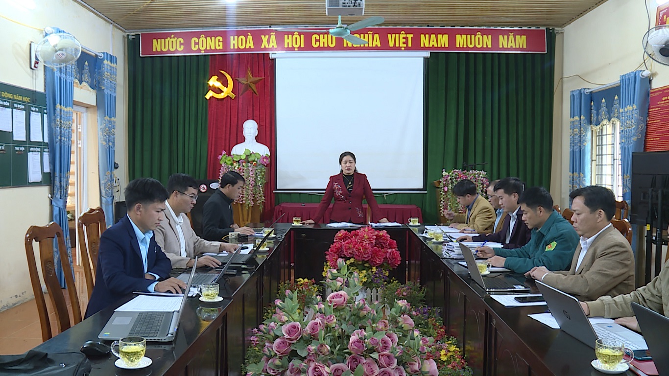 Chủ tịch UBND huyện Củng Thị Mẩy làm việc với xã Đường Âm