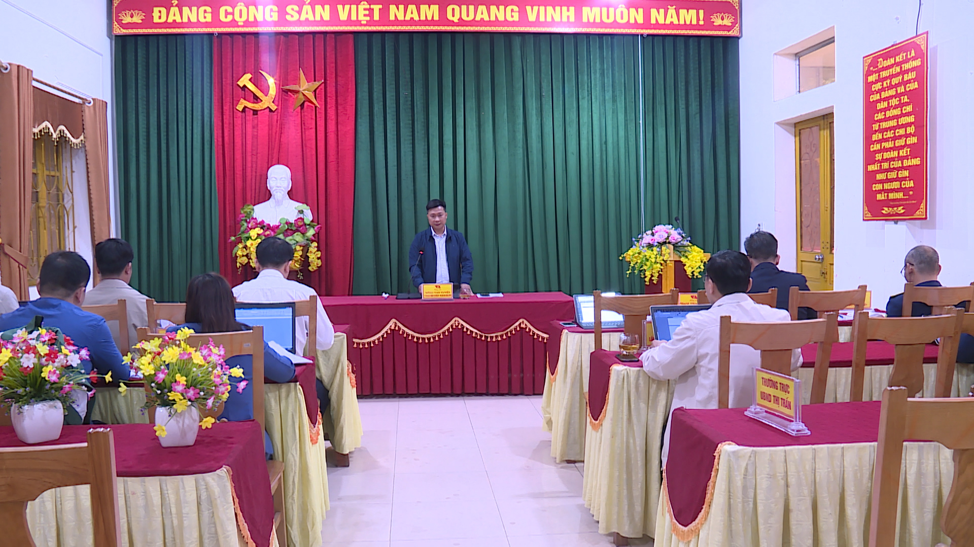Phó Chủ tịch HĐND huyện Nông Văn Tuyến làm việc với thị trấn Yên Phú
