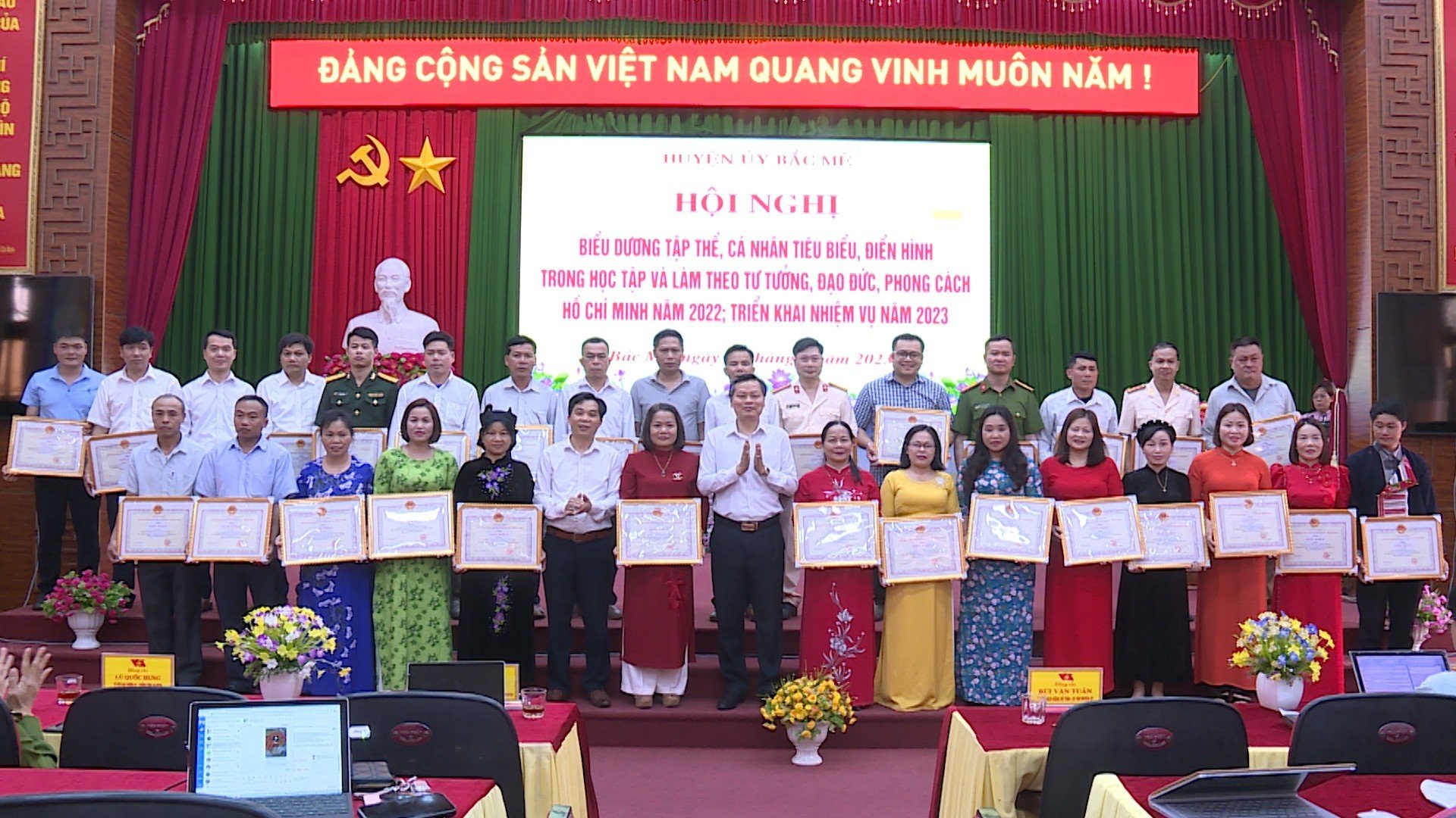 Hội nghị biểu dương tập thể, cá nhân tiêu biểu điển hình trong “Học tập và làm theo tư tưởng đạo đức, phong cách Hồ Chí Minh”