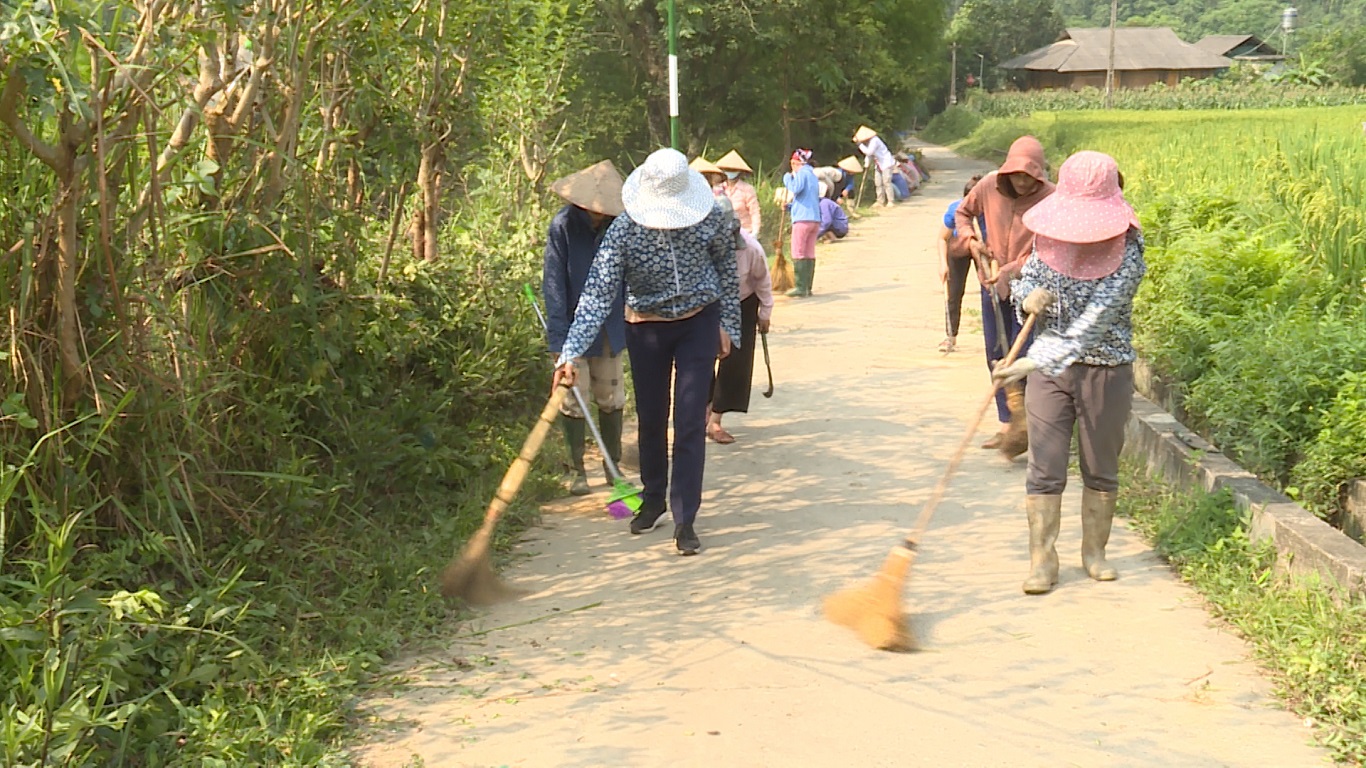 Hội phụ nữ xã Lạc Nông xây dựng tuyến đường Sáng - Xanh - Sạch - Đẹp