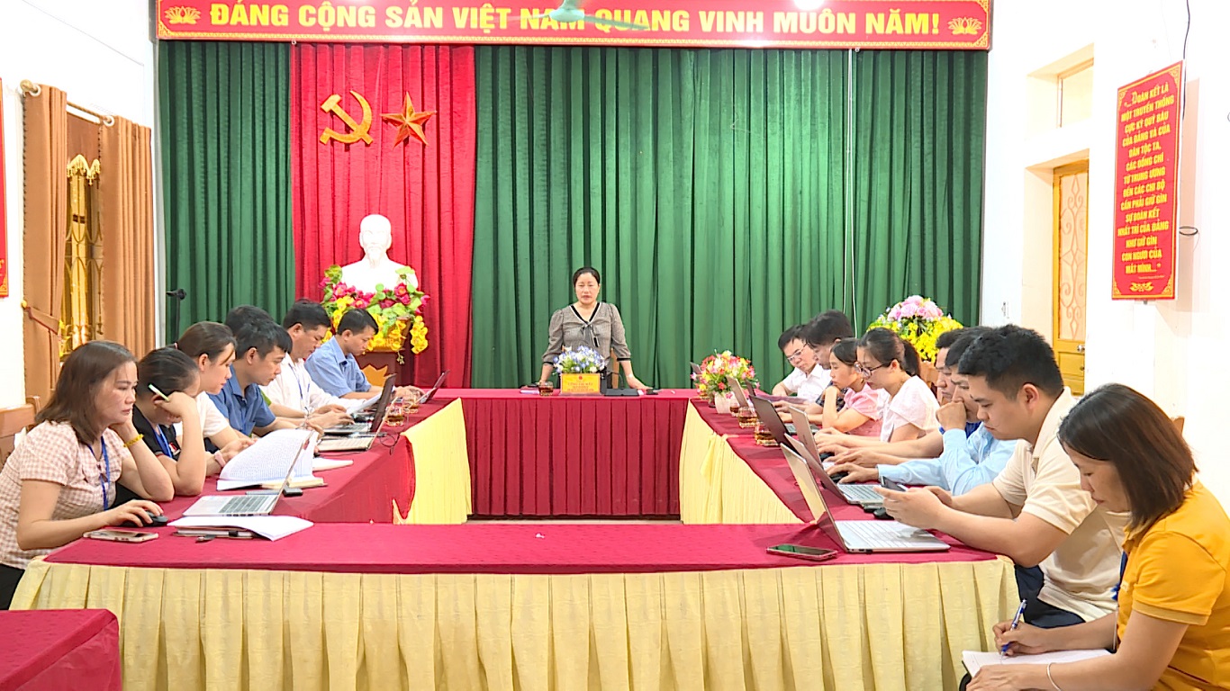 Đoàn công tác của UBND huyện kiểm tra công tác cải cách hành chính tại thị trấn Yên Phú