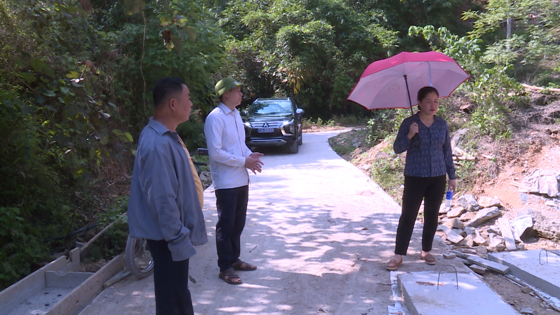 Chủ tịch UBND huyện kiểm tra tiến độ, chất lượng công trình trên địa bàn xã Yên Cường
