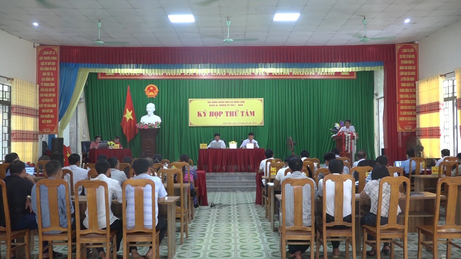 Kỳ họp thứ 8 HĐND xã Minh Sơn khóa IX, nhiệm kỳ 2021 – 2026