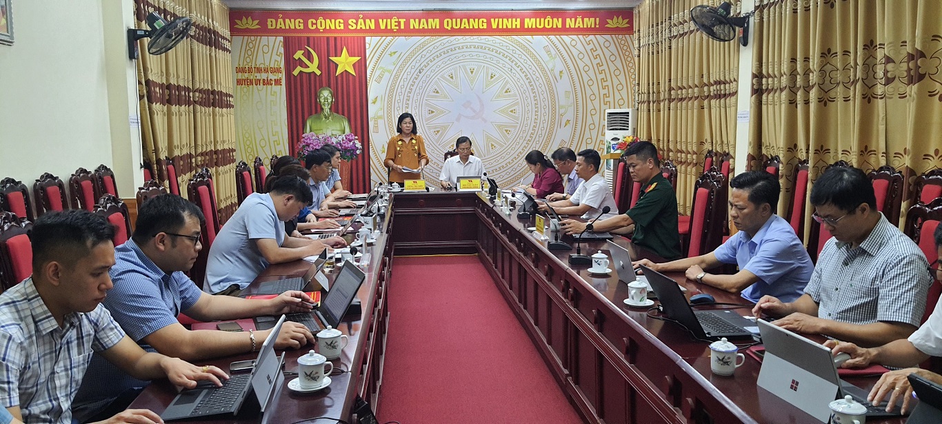 Phó Chủ tịch Thường trực HĐND tỉnh Chúng Thị Chiên dự họp BTV huyện ủy Bắc Mê