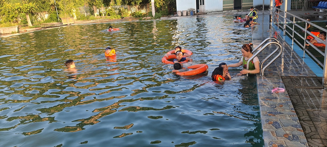 Bể bơi Long Quân 668 huyện Bắc Mê mở cửa phục vụ thiếu niên nhi đồng